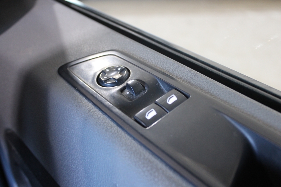 VAUXHALL VIVARO LIFE 