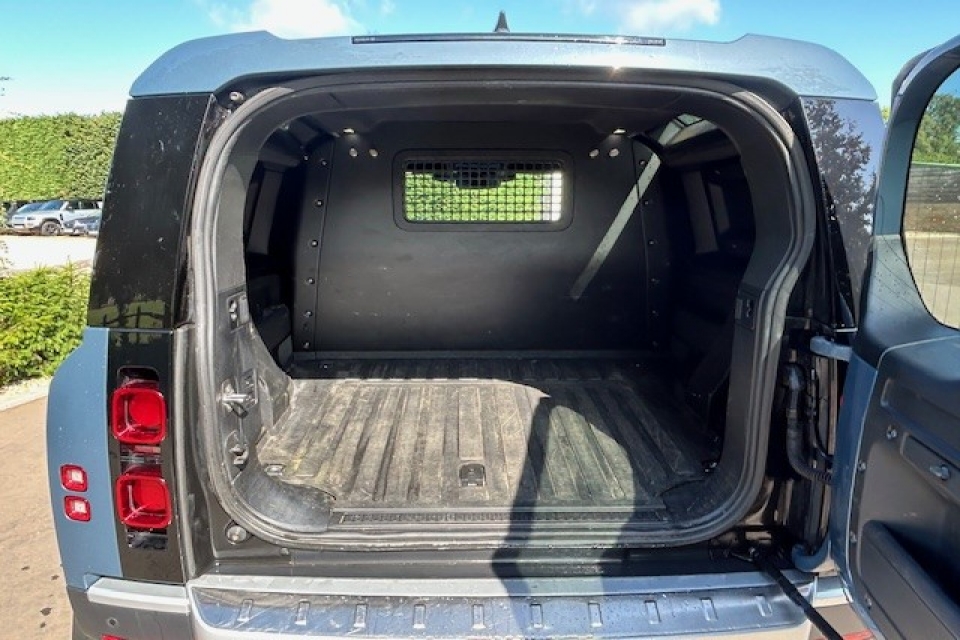 Land Rover Defender 