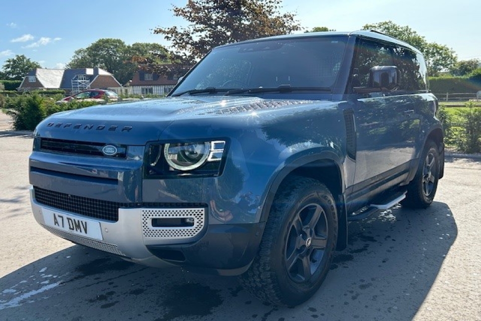 Land Rover Defender 