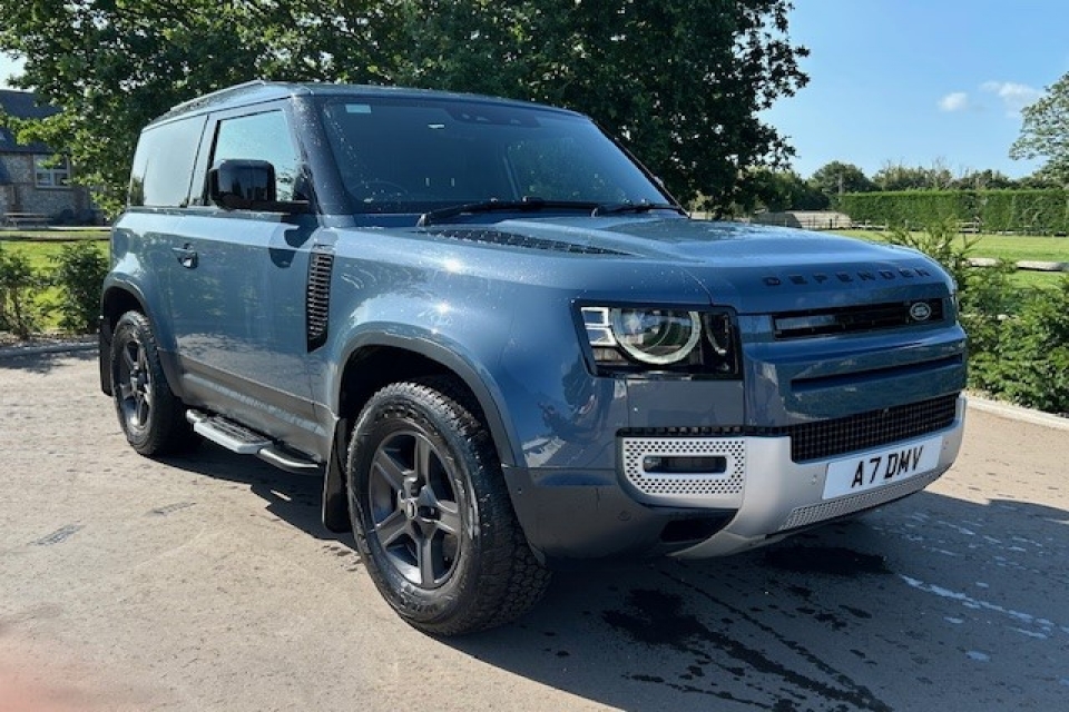 Land Rover Defender 