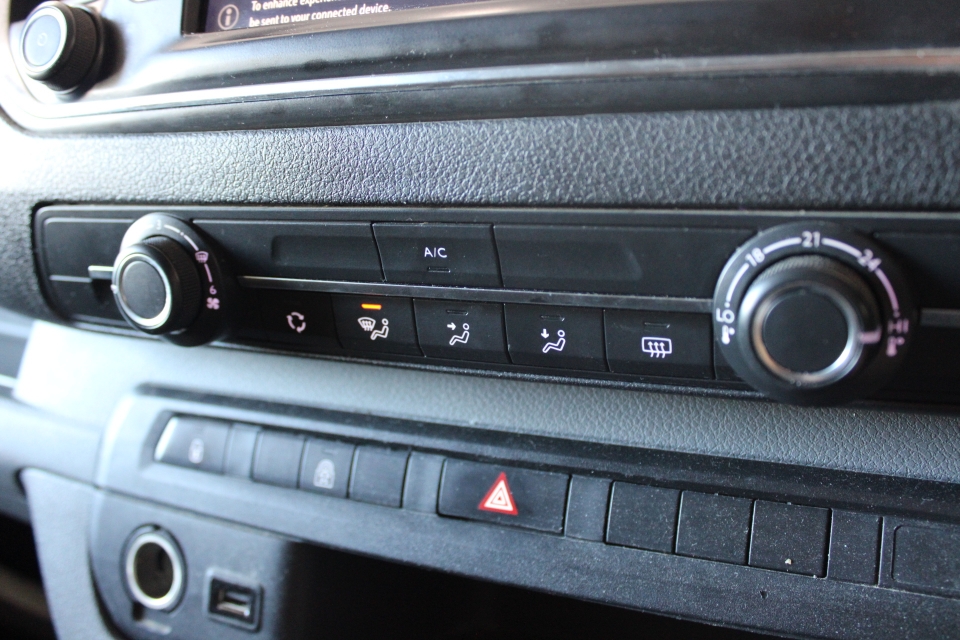 VAUXHALL VIVARO LIFE 
