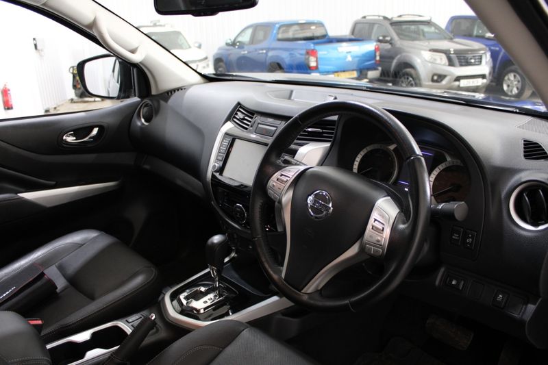 NISSAN NAVARA 