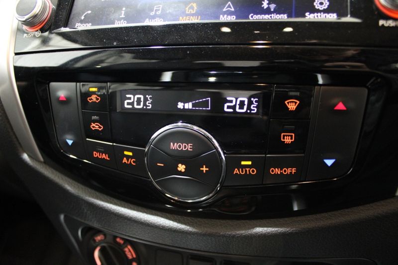 NISSAN NAVARA 