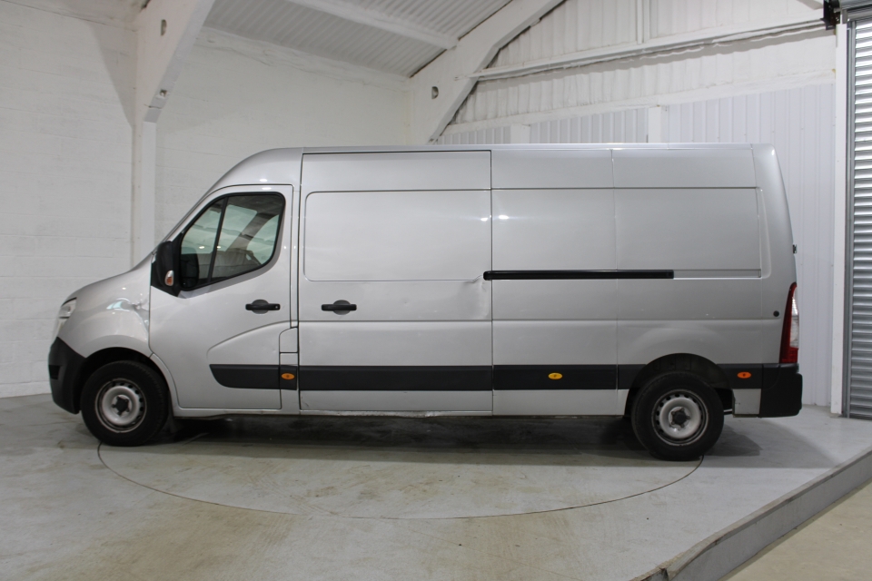 Nissan NV400 