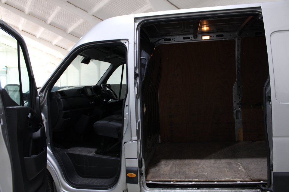 Nissan NV400 