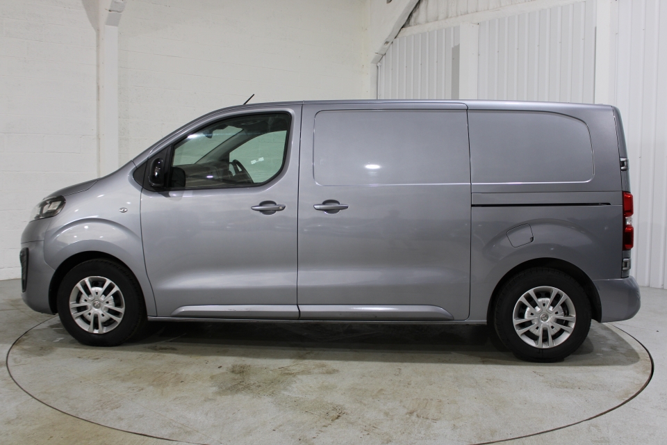 VAUXHALL VIVARO 