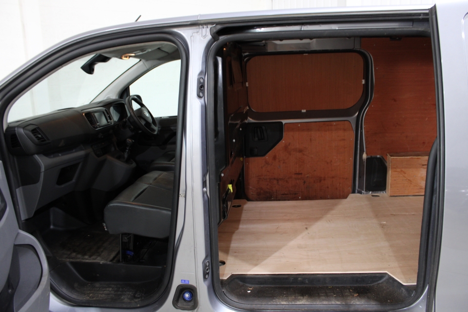 VAUXHALL VIVARO 