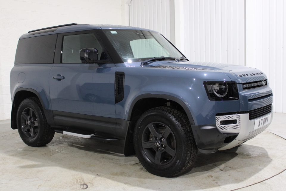 Land Rover Defender 
