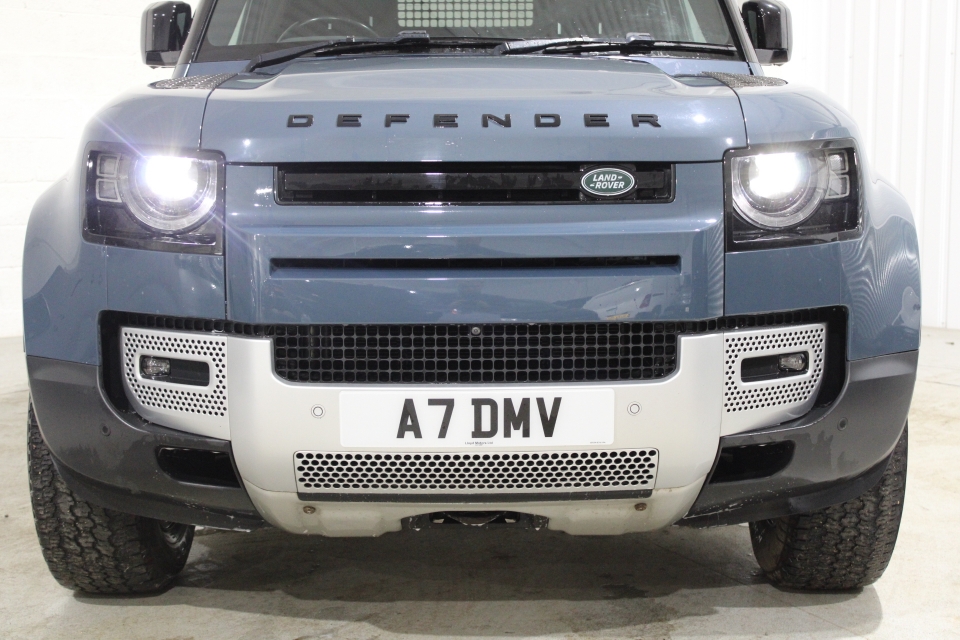 Land Rover Defender 