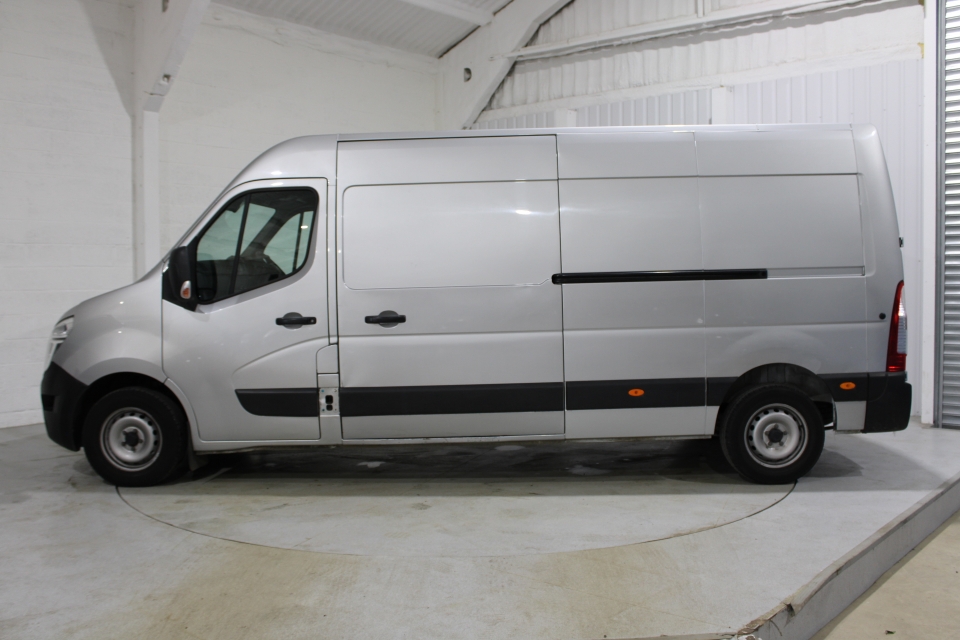 Nissan NV400 