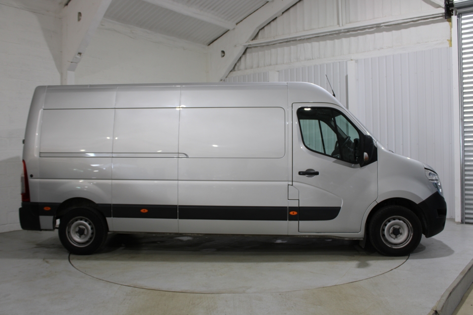 Nissan NV400 