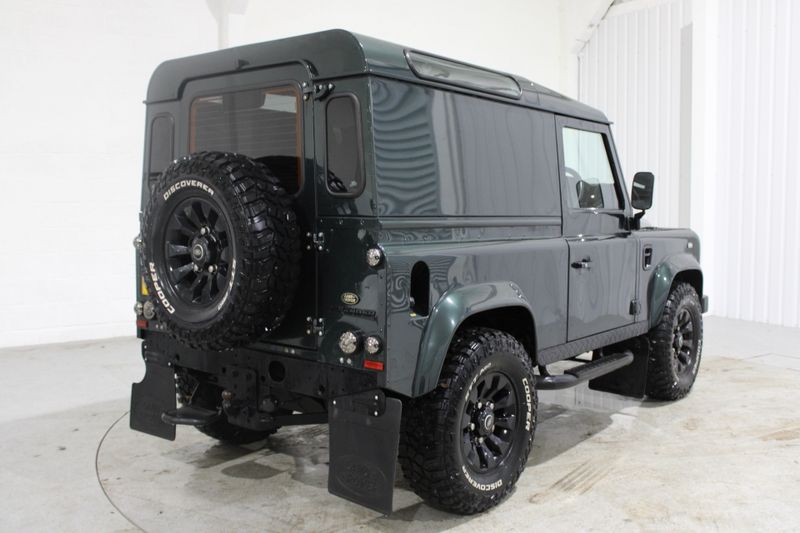 Land Rover Defender 90 