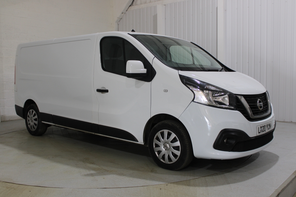 NISSAN NV300 