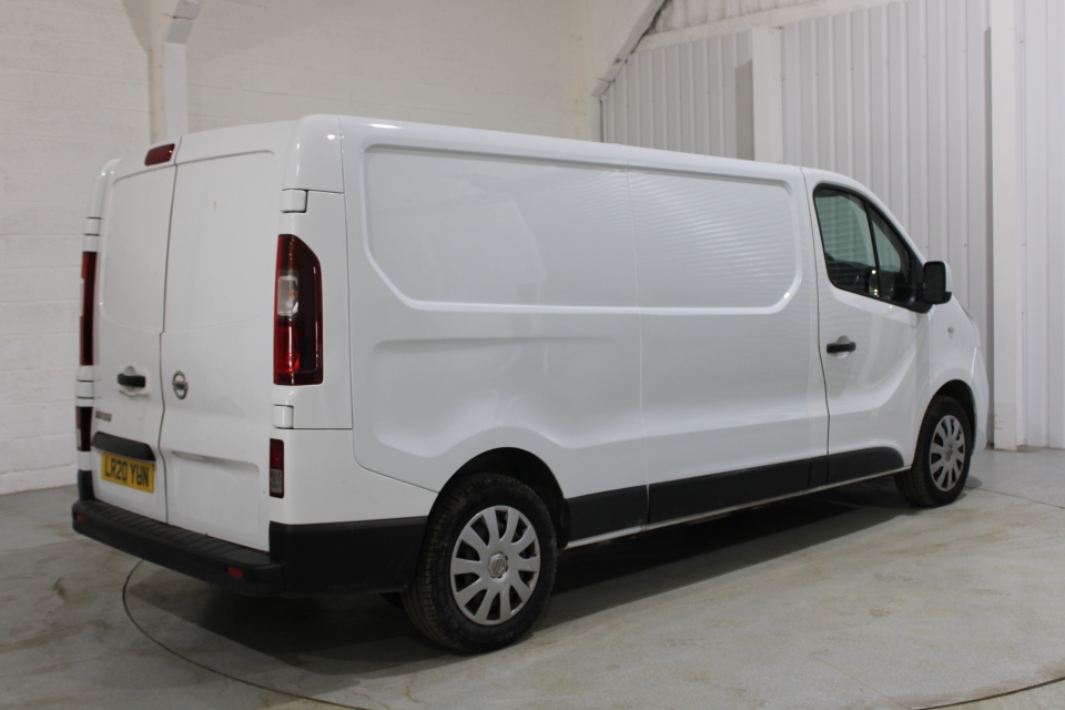 NISSAN NV300 