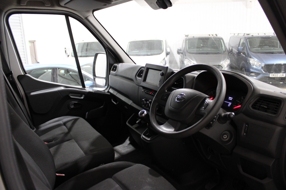 Nissan NV400 